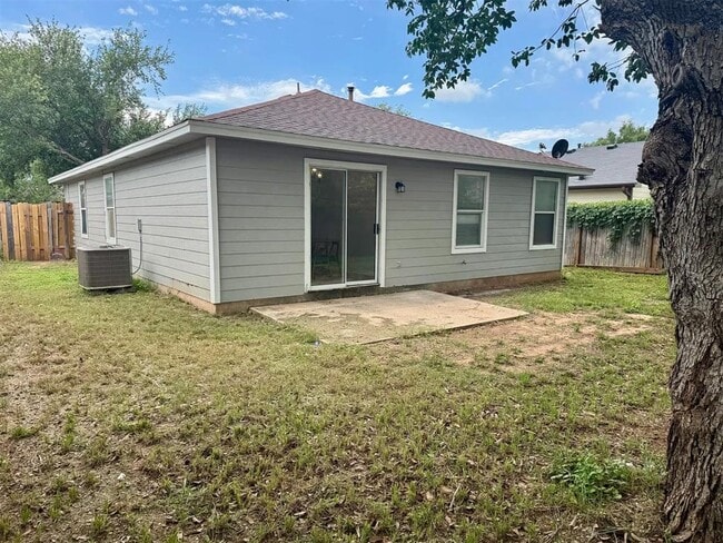 Building Photo - 14400 Sandifer St