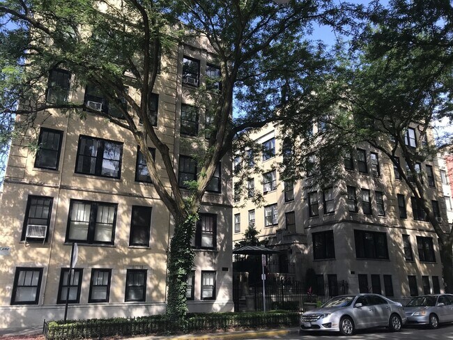 Building Photo - 3606 N Pine Grove Ave