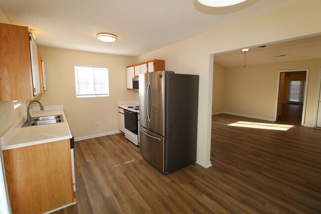 Building Photo - 4185 Kennison Village Dr