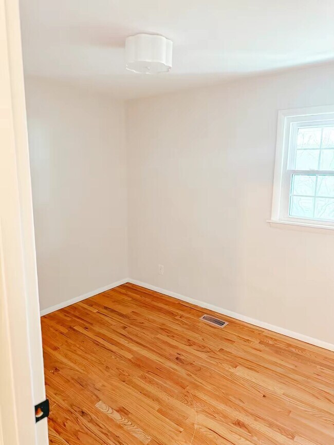 Building Photo - 1107 N Boeke Rd