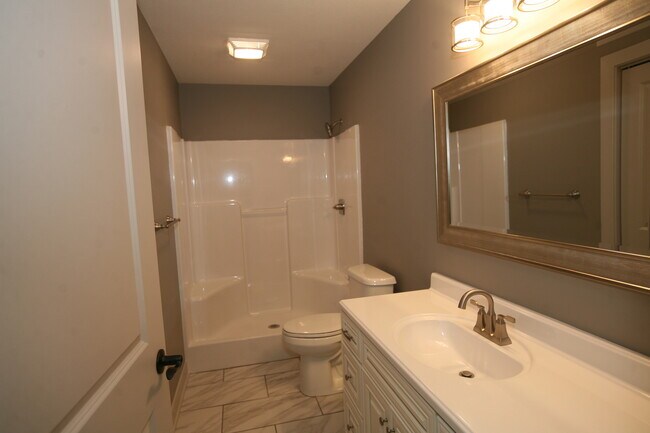 Building Photo - 2 bed 1 bath Duplex-Savannah Schools!