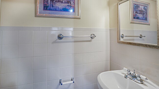 Building Photo - 5219 Bonnie Brae Cir