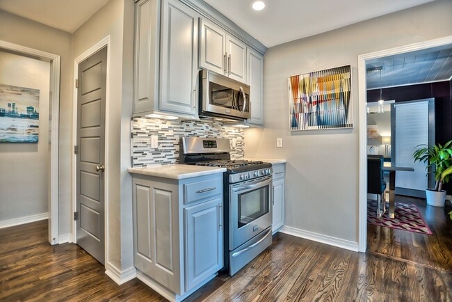 Building Photo - Gorgeous Single Family Home Located In Midtown. Huge Fenced in Backyard!