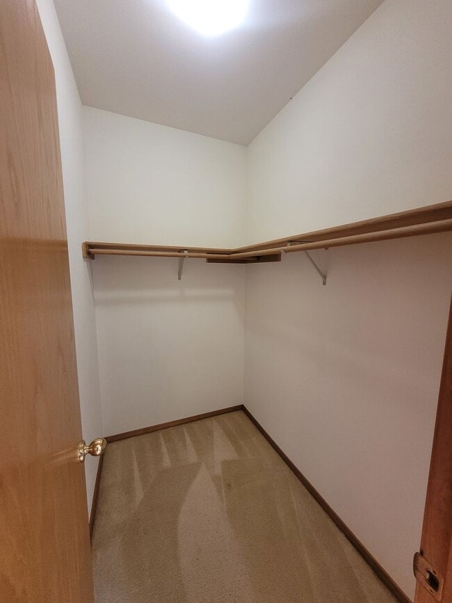 Building Photo - Charming Split-level 4 Bedroom Home - E Mc...