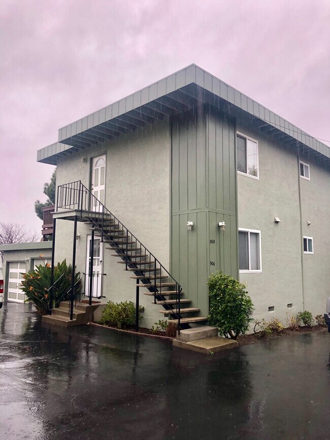 Building Photo - Single Story Duplex