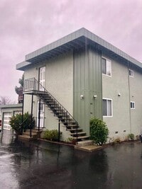 Building Photo - Lease break: Single Story Duplex