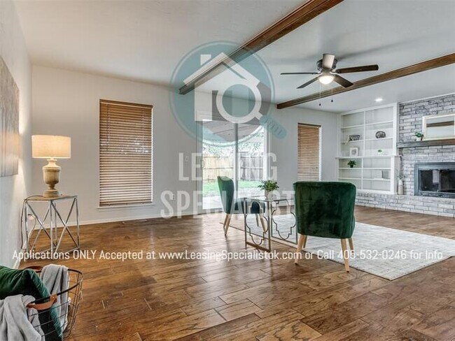 Building Photo - Stunning Yukon 3 Bed 2 Bath Home Available...