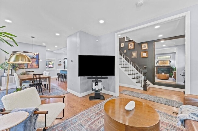 Building Photo - 76 Condict St