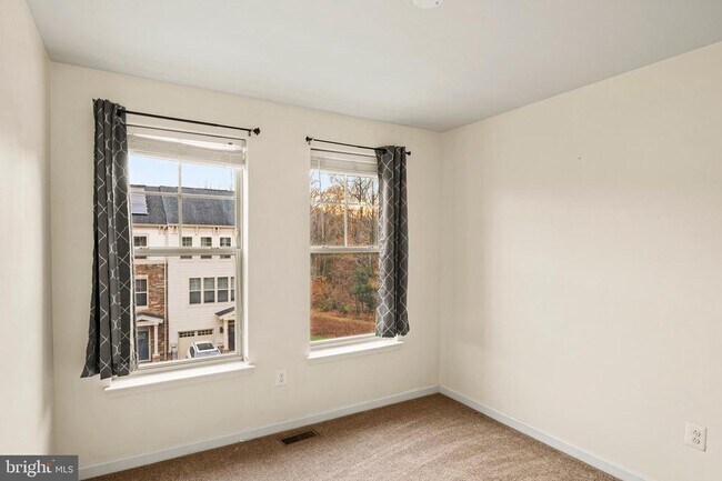 Building Photo - 214 Tanner Ln