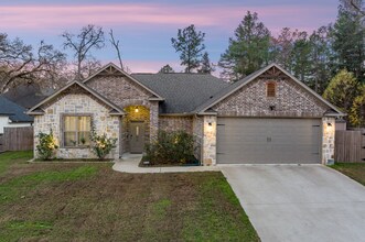 Building Photo - Coming Soon! Stunning 3 Bedroom 2 Bath Rental Near Lake Palestine! Bullard ISD!