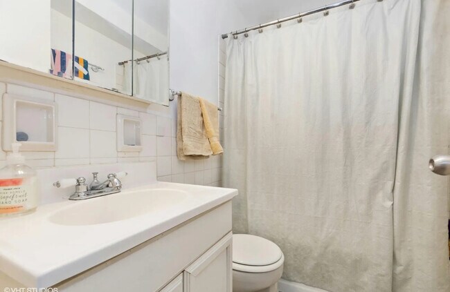 Building Photo - 3950 N Lake Shore Dr