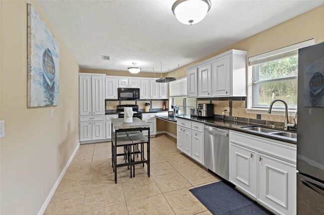 Building Photo - 1405 Delabrook Ct