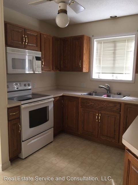 Building Photo - 1000 Lori Ln