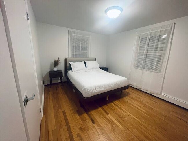 Building Photo - 76 Treat Ave