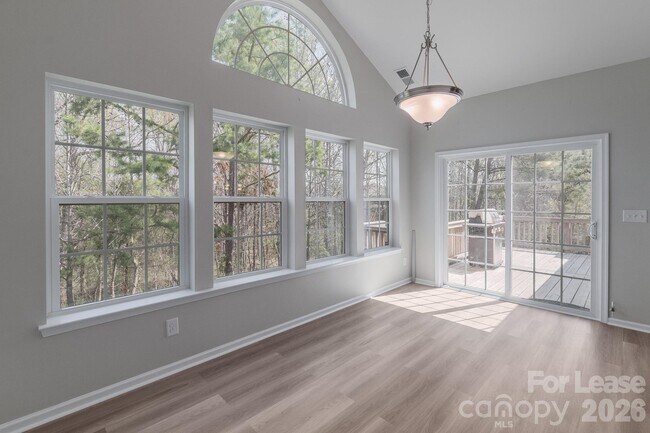 Building Photo - 3048 Arsdale Rd