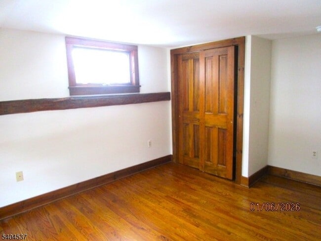 Building Photo - 955 Fairview Lake Rd