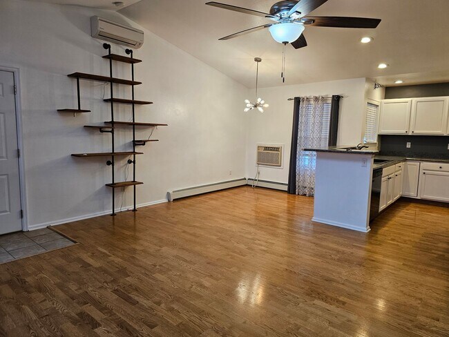 Building Photo - 334 Arbor Ln