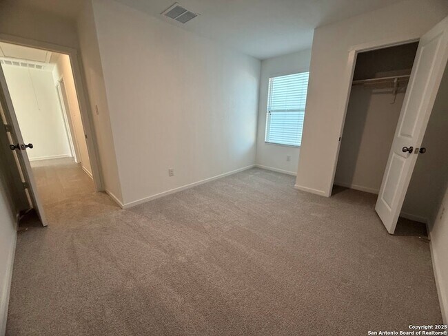 Building Photo - 204 Ottawa Wy