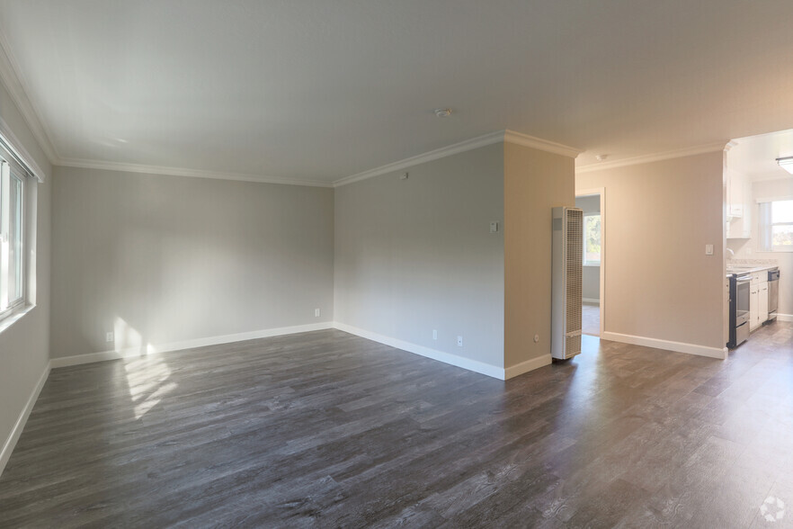 1BR, 1BA - 750SF - Living Room - 658 Sierra Vista