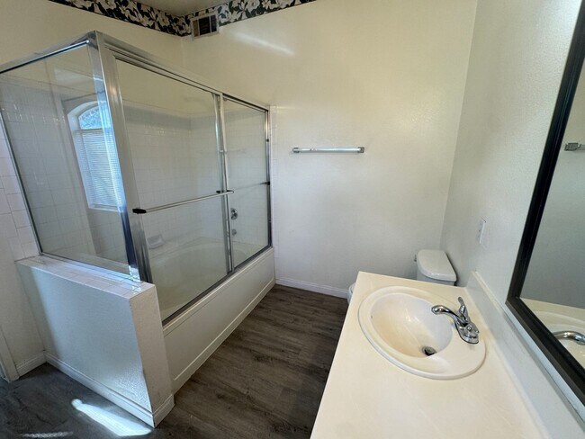 Building Photo - 5415 W Harmon Ave