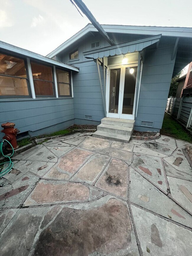 Building Photo - 665F