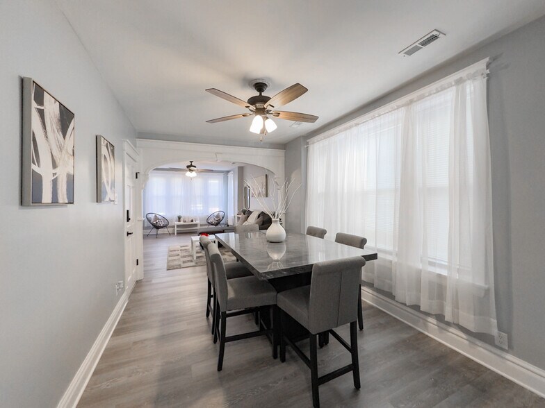 Building Photo - 2041 W 23rd St