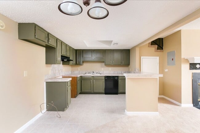 Building Photo - Chic & Spacious Townhome – 3 Beds, 3 Baths, and Modern Charm!