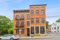 Building Photo - 412 E 13th St