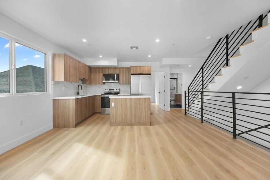 Building Photo - 3207 W 18th St