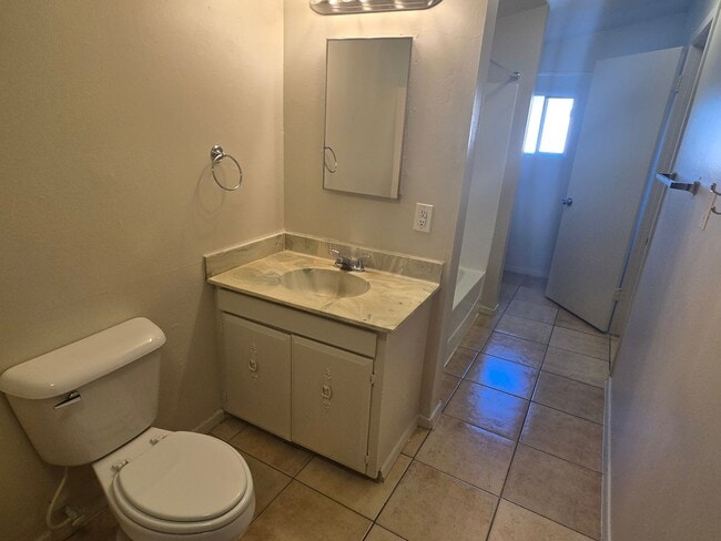 Building Photo - 2-bedroom, 1 bath near Ellsworth