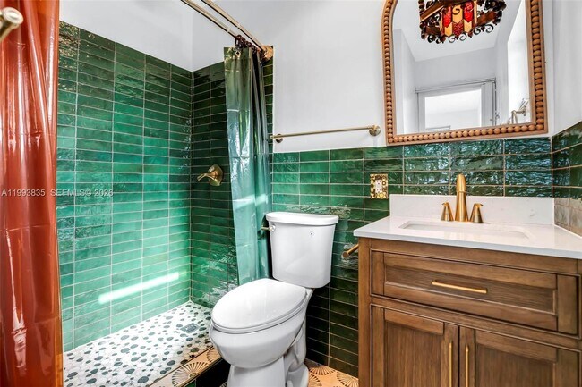 Building Photo - 285 NE 191st St