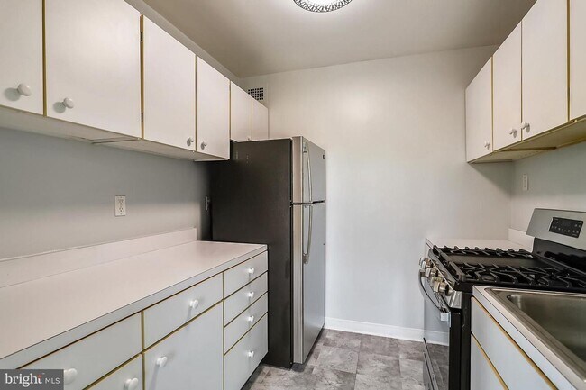 Building Photo - Welcome to The Towers!! This gem of a studio is nestled in a quiet neighborhood in Wesley Heights.
