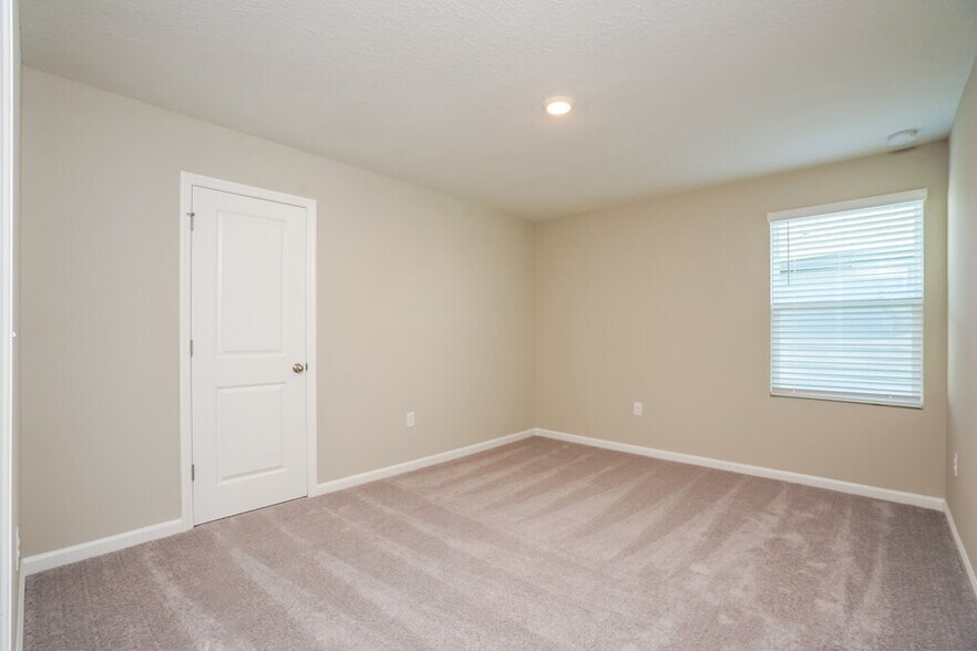 Building Photo - 813 Kings Pine Ct