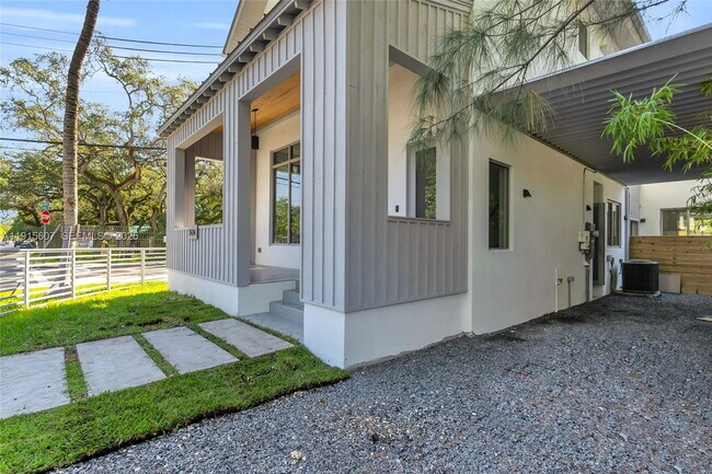 Building Photo - 3604 Day Ave