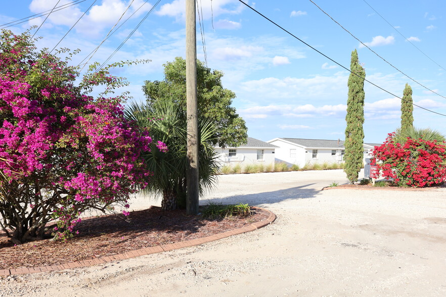 Building Photo - 1221 W Pierce St