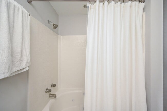 Building Photo - 1221 Charleston Cir