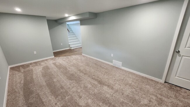 Building Photo - 3 Bedroom, 2 Bathroom House - Available May 1st with early move-in possible!