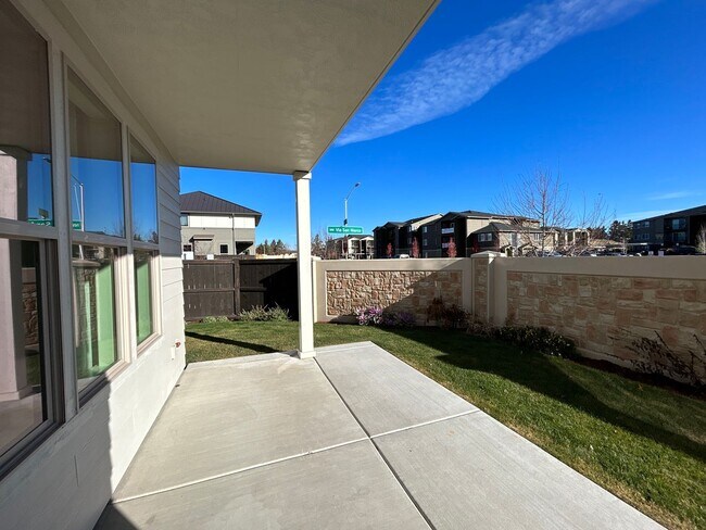 Building Photo - Beautiful 3 Bedroom Home in Tuscany Pines