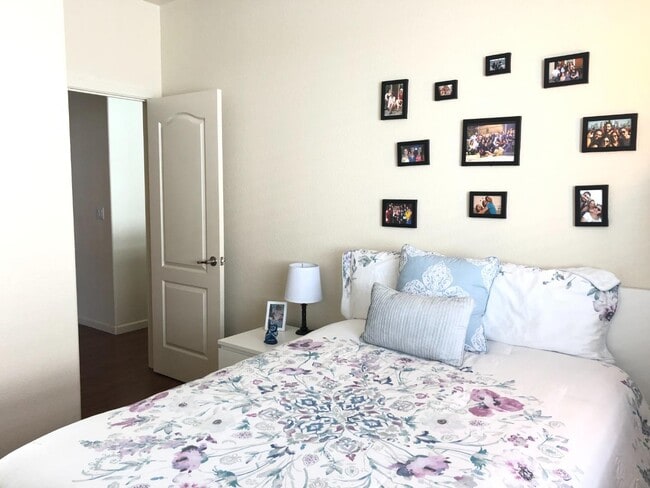 Building Photo - 1868 White Sands St