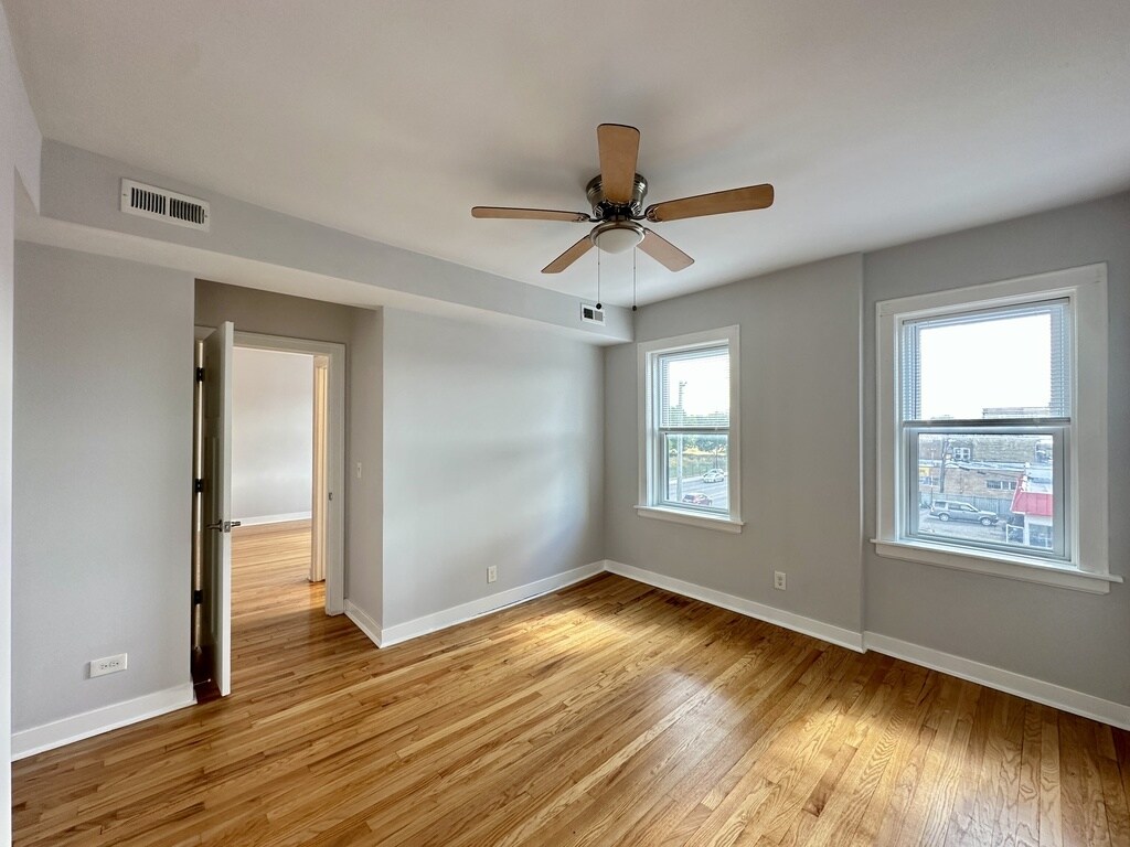 Building Photo - 2402 W Bryn Mawr Ave