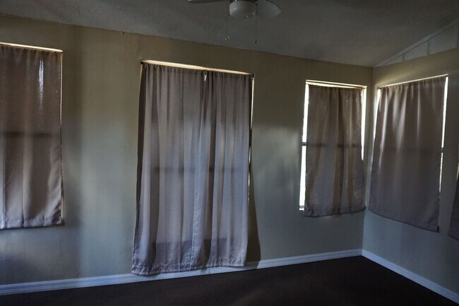 Building Photo - 3 bedroom townhome in Arlington