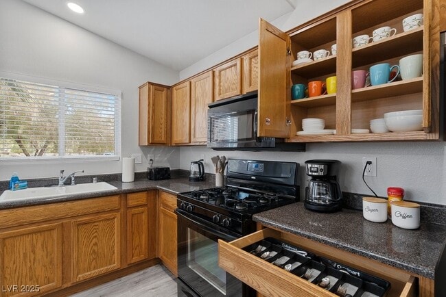 Building Photo - 5339 Estornino Ave
