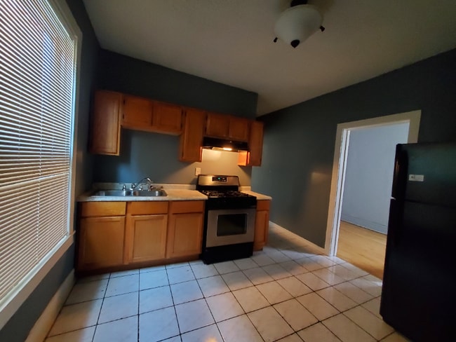 Building Photo - 3418 W Armitage Ave