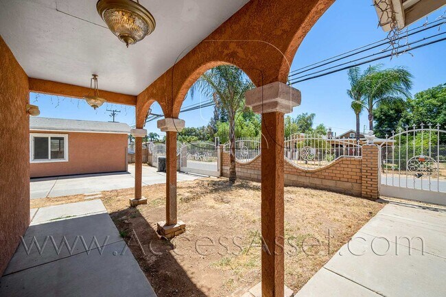 Building Photo - 23865 Goetz Dr