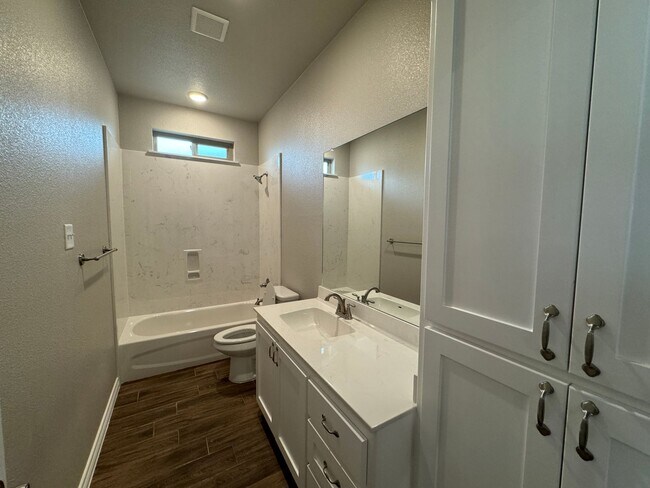 Building Photo - 5403 Rose Gdn Lp