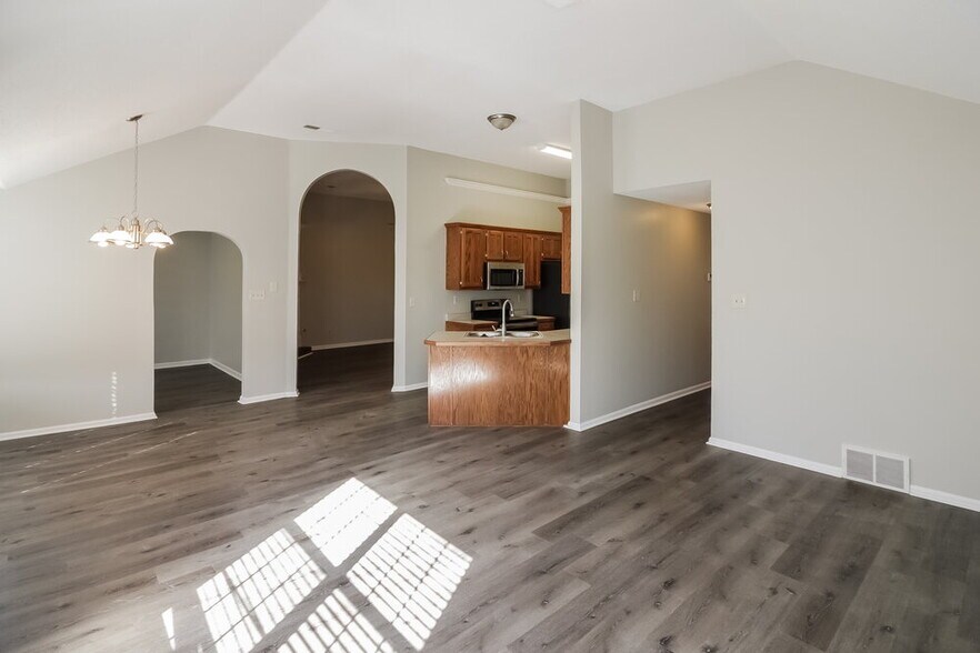 Building Photo - 6163 E Morgan Manor Dr