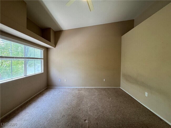 Building Photo - 400 Amber Pine St