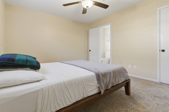 Building Photo - 2310 Droxford Dr