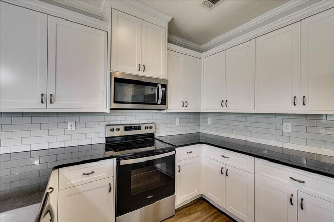 Building Photo - 445 Longmeadow Dr