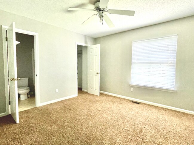 Building Photo - 2552 Golden Park Ln